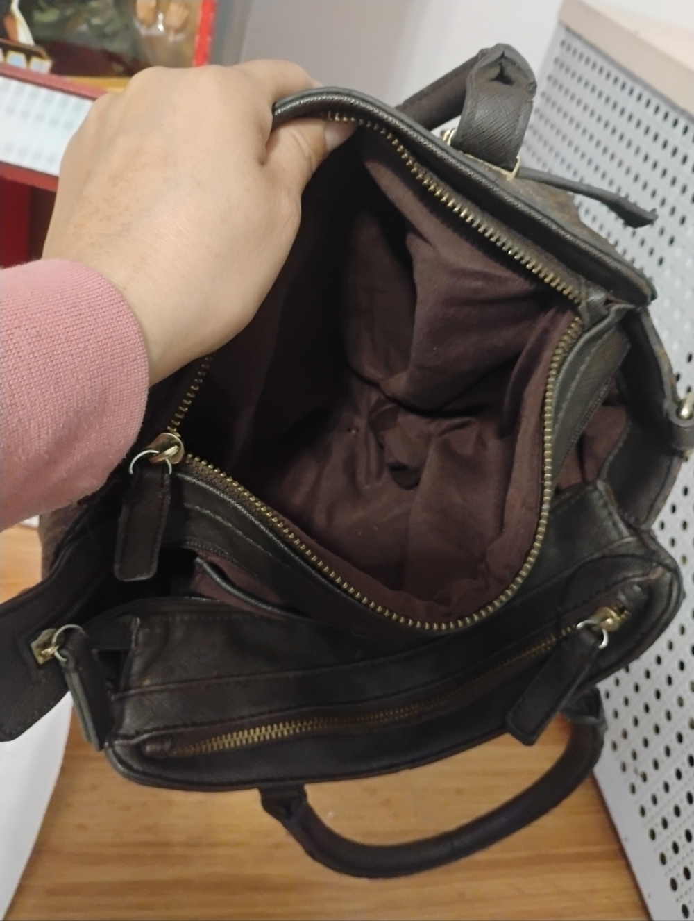 Liz Claiborne Bag - Picture 8 of 8